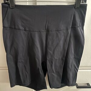 NikeSKIMS matte biker short 5”
